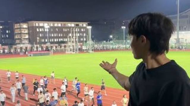 每一次奔跑，都是对自我的挑战
#一起加速度 #特步冠军版跑鞋家族加速度上市 
#特步260X2代 #