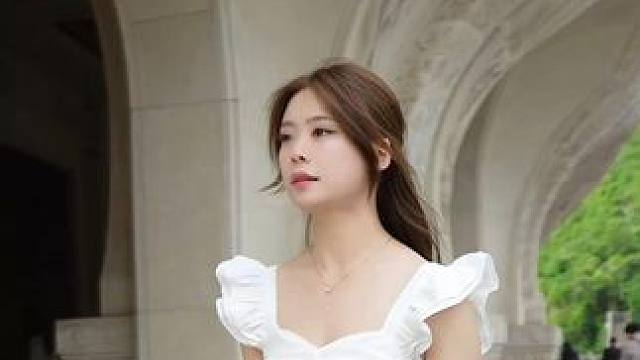 谁能不爱小白裙~#夏日穿搭 #连衣裙穿搭 #小白裙穿搭 #ootd我的穿搭日记