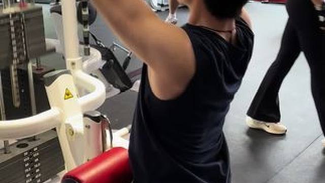 这个年纪要谈25以上女生基本只能靠长得像她们前任
#背部打卡 #超绝肌肉线条 #181 #00