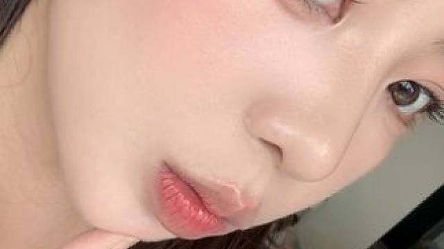 一块腮红膏直接去班味！！向日花这个腮红膏超绝韩系画报感～ #腮红膏 #水光膏 #水光肌 #韩妆 #向