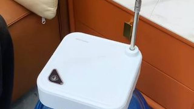 自带托盘抽水器 自带托盘抽水器再也不用手一直在那举着了，荣事达大品牌价格也不贵#小家电  #电动抽水