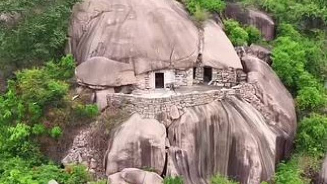 你见过上千年的石头屋吗，巨石下竟然是空的，以前究竟是做什么的？太不可思议了！#旅行推荐官 #潮汕 #