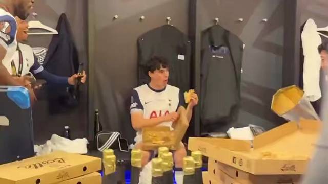 开心的像个孩子