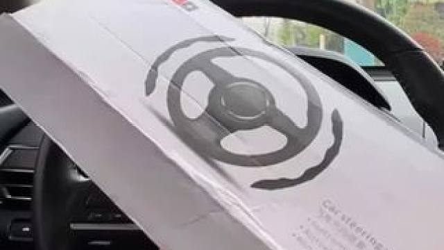 #上热门夏季手汗大，原车方向盘光滑易打滑包浆，安排上这款方向盘卡套，适用于所有车型方向盘形状，美观的