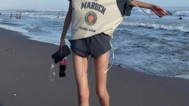 #夏日辣妹穿搭出击#这个夏天一起穿度假风#普通人夏日出游穿搭思路#燃爆夏天的生命力穿搭#夏日不费力穿