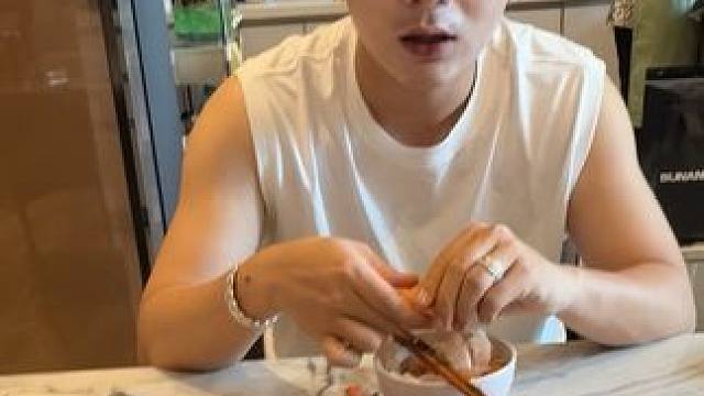 别夸他了，他有包袱了