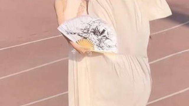 想要什么样的女朋友？我给你变#舞蹈生 #古典舞 #相思瑶 #一字马 #扇子变装