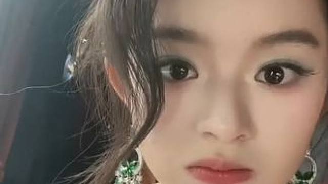 不是230万的耳环买不起，而是义乌更具安全比#黄杨钿甜 #耳环 #火彩 #抽象