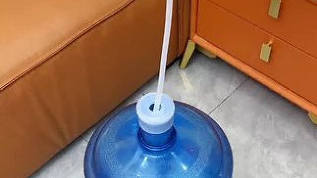 自带托盘抽水器 自带托盘抽水器再也不用手一直在那举着了，荣事达大品牌价格也不贵#小家 电 #电动抽水