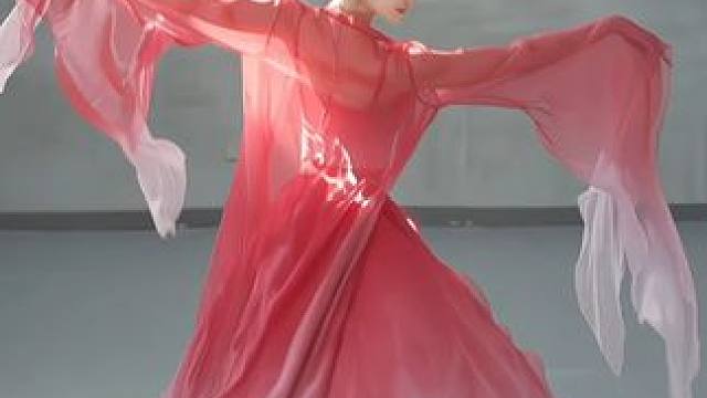 天葩飞堕广寒宫 片片清香引碧空 #直播间舞蹈副本挑战 #开播吧舞者#这也能开播 #当东方美学邂逅国风