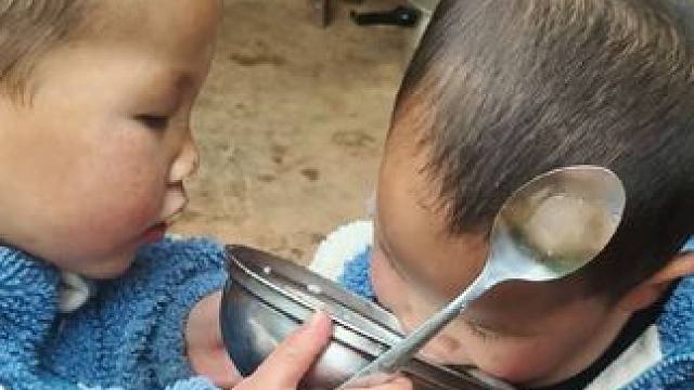 希望他们健康快乐的成长。#农村娃