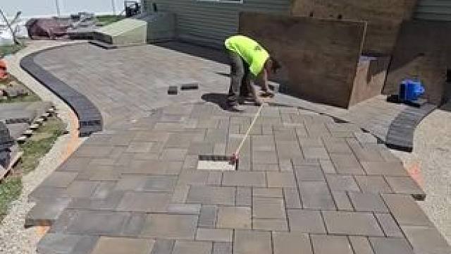 地砖庭院铺设填缝施工方式！ #小院改造 #解压 #解压视频 #庭院施工 #庭院设计