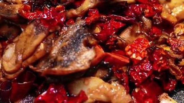 云南火锅 吃过没 炒见手青  涮见手青？ 到底味道怎么样呢#杭州美食 #杭州旅游 #万物皆可种草搜 