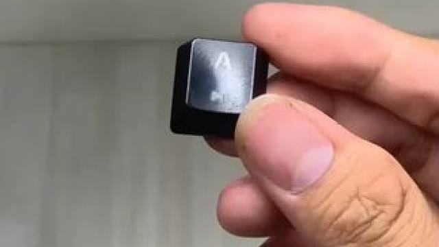 这么酷的键帽，不得把我朋友迷成制丈~ #玩个很新的东西 #键帽