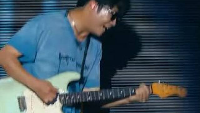 论下雨天，听什么摇滚音乐有氛围感，当然是麻园诗人#下雨和摇滚乐的适配度 #麻园诗人 #摇滚