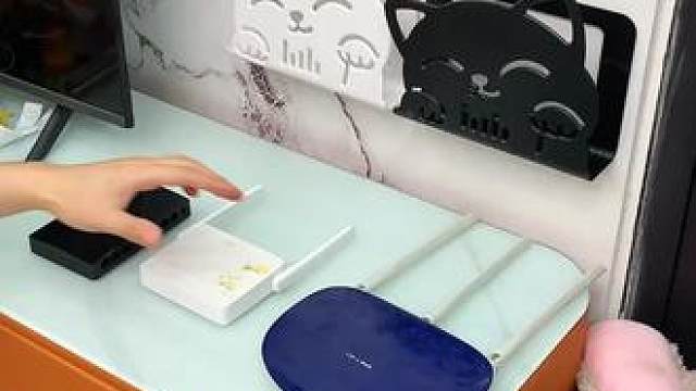 路由器置物架 路由器置物架 家里的路由器，机顶盒用这个小盒子上墙收纳，桌面就干净整洁多了，打扫卫生也