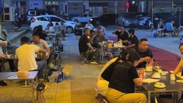 这氛围，吃个烧烤得劲儿#特色烧烤 #吃烧烤喝啤酒 #同城好店推荐 #新店开业 #同城美食