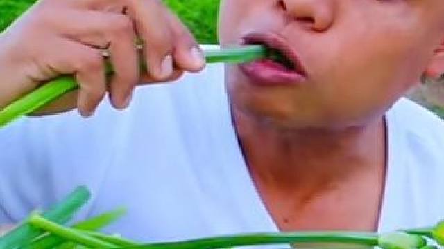 黄花蔺真爽口 #户外美食 #美食 #泰国美食 #内容启发搜索