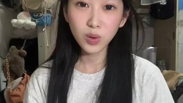 这里我要说一下..我确实没有认识很多男生，可能也就三个人这样，其他的也还是正常的，不过我也没有感觉到