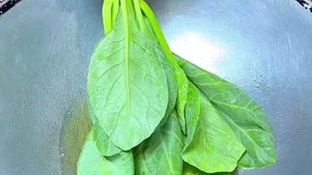 泰国特色美食 #我是美食创作者 #蚝油生菜 #鸡蛋饼 #小时候味道 #绿色食品