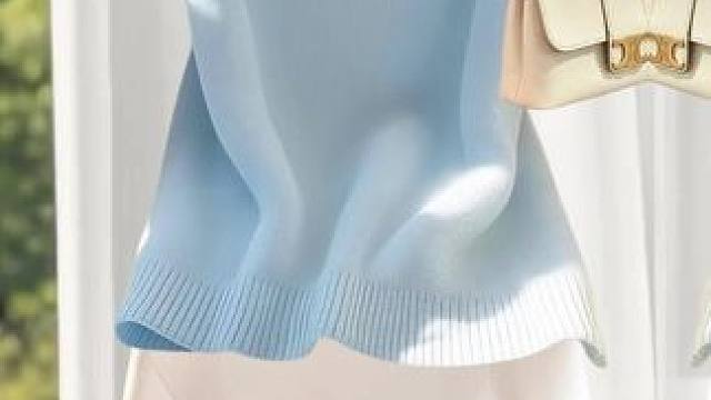 姐妹们，这件针织衫真的好看到爆炸，你穿起来这种气质感，这种洋气感是别的衣服给不了的，颜色也十分的衬肤