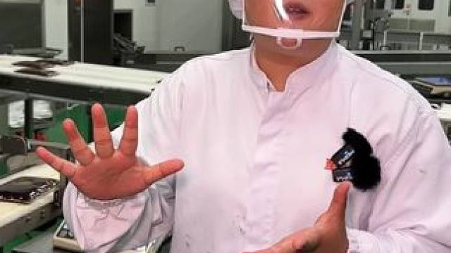 快跟胖妹一起走进向料的生产车间，看看小面调料是怎么生产出来的吧#工厂实拍视频  #小面调料  #食品