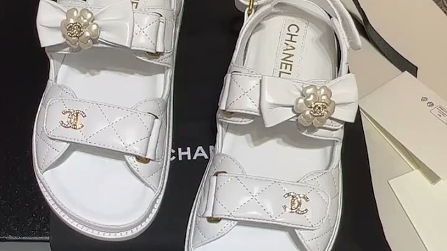 温柔甜心好治愈Chanel 山茶花魔术贴凉鞋厚底凉鞋 超仙女凉鞋 女士凉鞋 香奈儿鞋