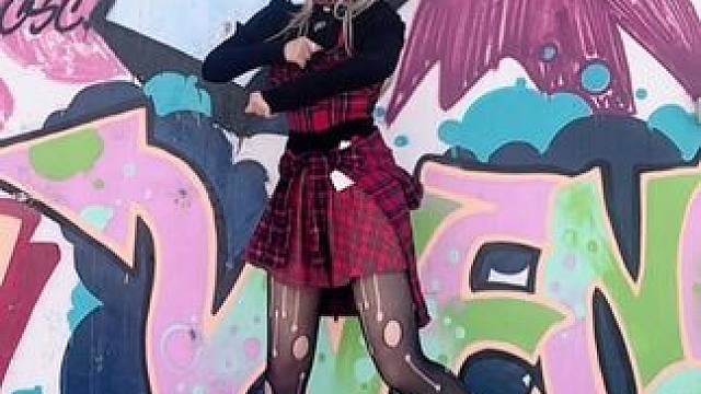 辣辣辣妹一下！古早风穿搭也是被我置办上了！#千禧辣妹一下 #绮丽星 #古早 
#宅舞随机跳