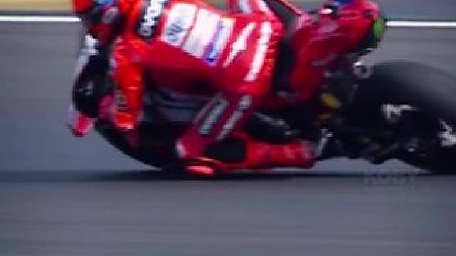 英国银石站小马又摔了，马王稳住啊！#摩托车比赛 #motogp#马奎斯