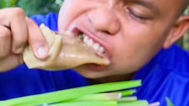 酸辣凉拌️牛耳朵 #内容启发搜索 #美食 #泰国美食 #户外美食