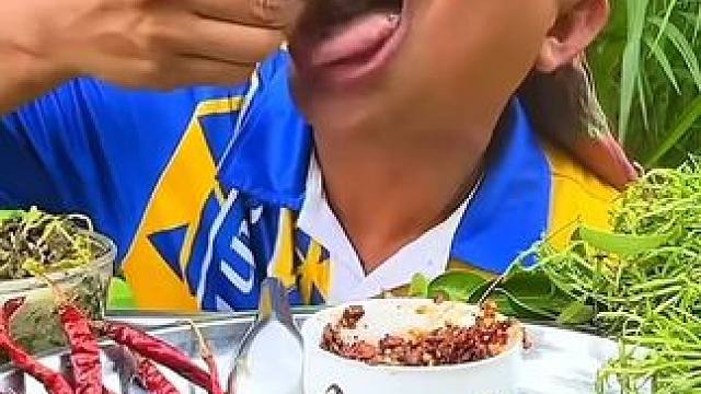 剁椒辣酱️咖喱煮牛胎盘 #美食 #泰国美食 #户外美食 #内容启发搜索