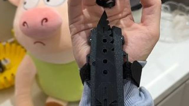 没有男生会拒绝这酷的袖剑吧~ #有男生会拒绝这个玩具吗 #酷炫