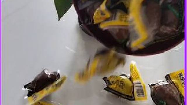 乡巴佬家的卤鸡蛋真的是百吃不厌，还是那个味，蛋白Q弹爽滑，蛋黄紧实不噎人#卤蛋 #妈呀太香了 #开袋