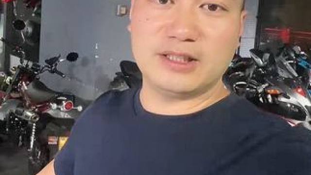 九龙坡店又增加一台热门车型。 张雪机车 张雪500 目前行情最好的中排量四缸仿赛。#租摩托车 #张雪