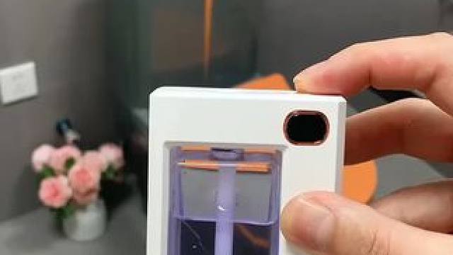 香薰机 后悔没早点发现这款香薰机，之前家里有异味都浪费了多少香水了，自从有了这款香薰机，家里每天都是