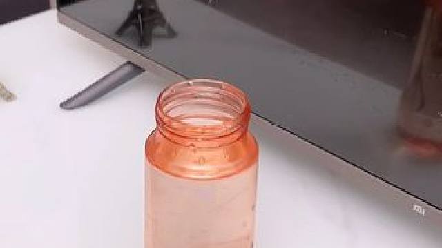 拧在水瓶上就能用的加湿器你见过嘛?小巧便槜很安静，出门带上也方便。#水瓶加温器 #甜甜圈加湿器