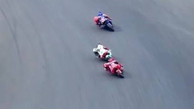 “干他，扎扣干他，直接就是干他，大本田这把可算让我们争口气”#摩托车比赛 #motogp #本田 #