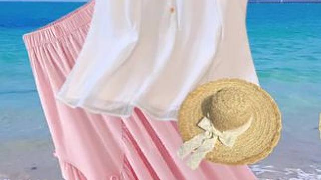 姐妹们，这个蓝色娃娃衫衬衫太好看了，韩系小众蓝色衬衫，面料很轻薄透气，夏天穿很凉快，木耳边设计，慵懒