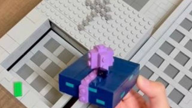 用现实世界的工作台做MC粉色小船 #我的世界建筑小技巧 #像素方块模组小游戏 #我的世界