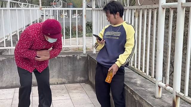 会飞的老奶奶来了