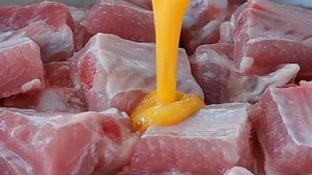 我家排骨从不红烧，加一个鸡蛋，不用炖不水煮，出锅连汤汁都不剩 