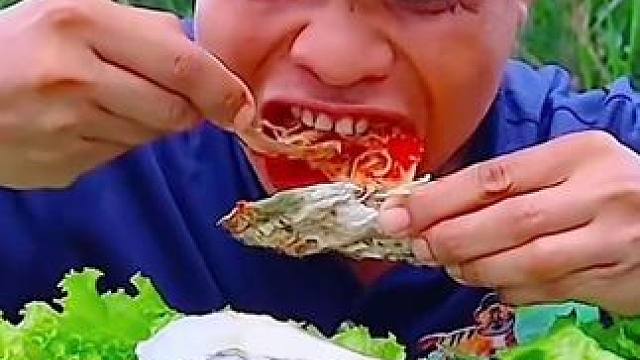 甜辣酱️圆葱碎冰镇刺身大生蚝 #泰国美食 #美食 #户外美食 #内容启发搜索