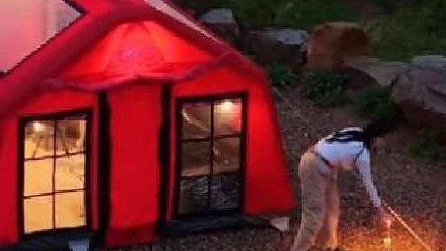 雨天带着豪华充气帐篷到山顶上露营过夜 #充气帐篷 #户外露营 #雨天露营 #解压 #助眠