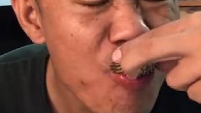 新鲜小苦瓜酸辣凉拌️大毛蛤 #美食 #内容启发搜索 #泰国美食 #户外美食