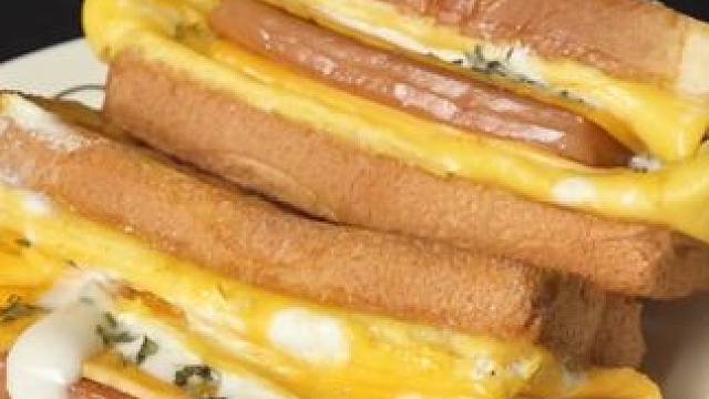 十分钟轻松搞定丨午餐肉芝士蛋包三明治#吐司的神仙吃法