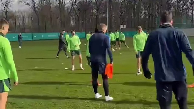 当门将参与到抢圈游戏中