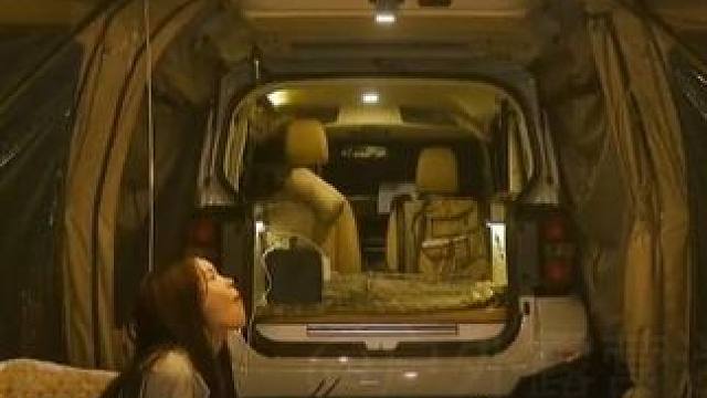 在雨天的深林中搭建汽车帐篷露营过夜 #汽车帐篷 #雨天露营 #户外露营 #解压 #汽车露营