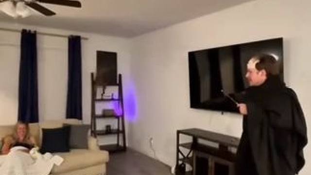 没有男生会拒绝这么酷的魔杖吧~ #有男生会拒绝这个玩具吗  #酷炫