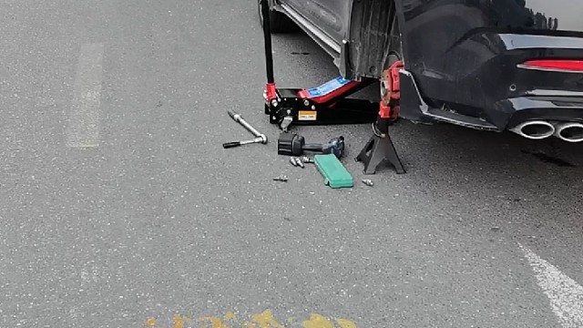 闪援移动轮胎店