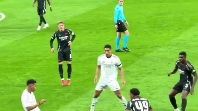 第一下没停到，第二下没控好，第三下没过去